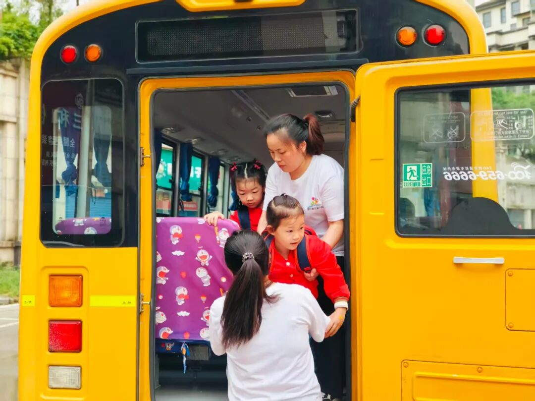 安全乘校車 平安伴我行——濱江泰合幼兒園校車安全應急演練 安全乘校車 平安伴我行——濱江泰合幼兒園校車安全應急演練