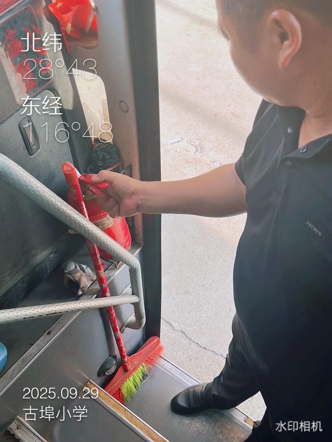 以練筑安全,守護上學路——古埠鎮中心小學開展校車安全應急演練 以練筑安全,守護上學路——古埠鎮中心小學開展校車安全應急演練