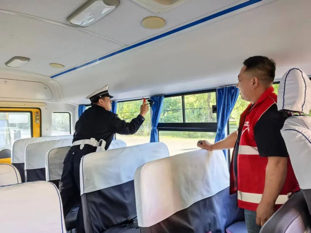 前進交警大隊深入轄區校車企業開展安全檢查和宣傳教育/ 前進交警大隊深入轄區校車企業開展安全檢查和宣傳教育