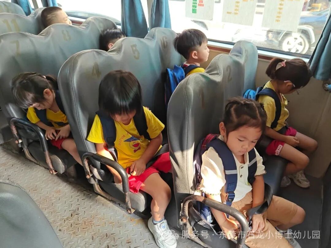 【校車演練】安全乘車，伴我同行——小博士幼兒園校車逃生安全演練活動(dòng)