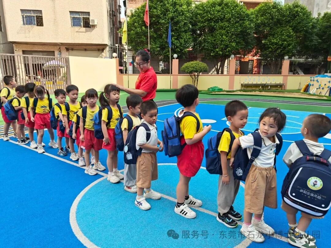 【校車演練】安全乘車，伴我同行——小博士幼兒園校車逃生安全演練活動(dòng)