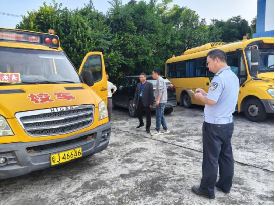 筑牢安全防線 護航幼兒出行——崖門鎮開展幼兒園校車安全檢查 筑牢安全防線 護航幼兒出行——崖門鎮開展幼兒園校車安全檢查