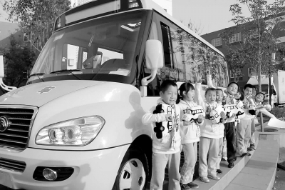 校車(chē)安全：一切為了孩子的健康成長(zhǎng)