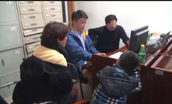 校車點離家近就不送了？8歲童沒出小區就被綁架