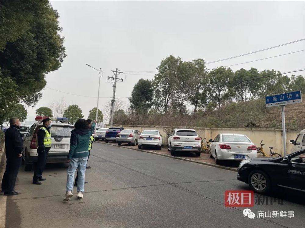 大鼻子校車開進廟山,一所小學就有1400人報名 大鼻子校車開進廟山,一所小學就有1400人報名