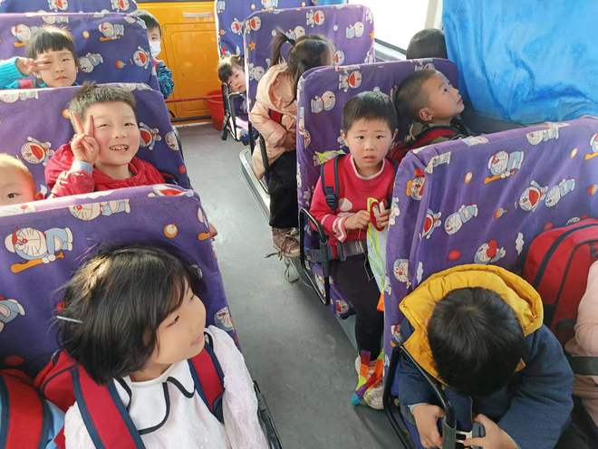 筑牢校車安全防線,確保校車安全運行 ——新邵坪上鎮(zhèn)聯(lián)合執(zhí)法校車安全檢查 筑牢校車安全防線,確保校車安全運行 ——新邵坪上鎮(zhèn)聯(lián)合執(zhí)法校車安全檢查