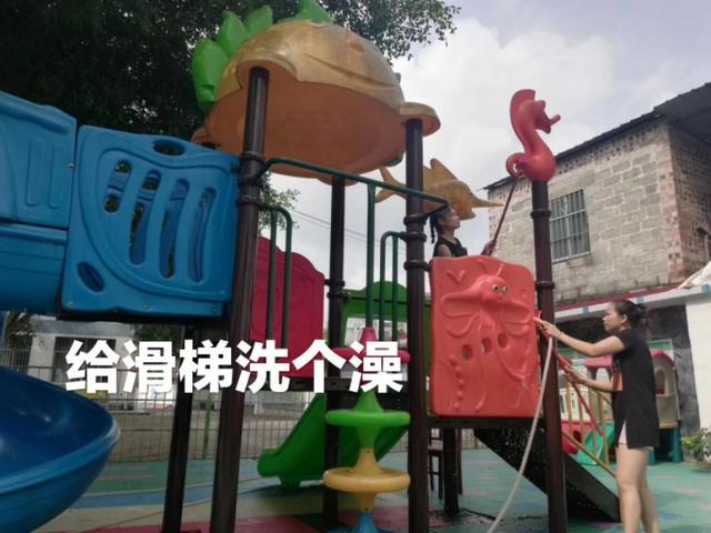 開學前，幼師們給幼兒園大掃除，準備迎接孩子們入園