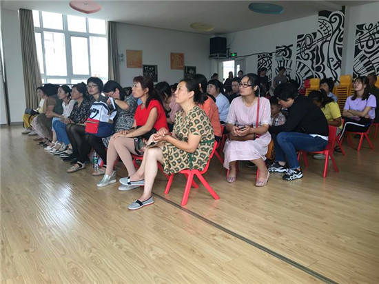 互動(dòng)交流 助力家長(zhǎng)成長(zhǎng) 互動(dòng)交流 助力家長(zhǎng)成長(zhǎng)