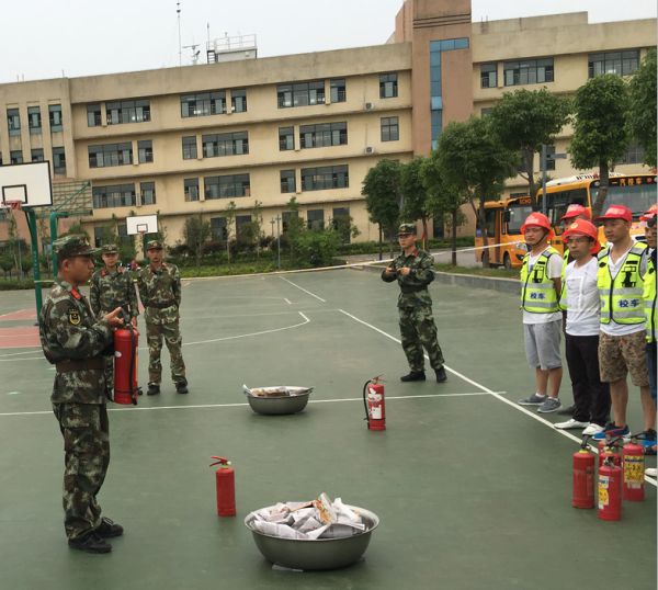 湖北監利縣全面啟動校車應急疏散演練/ 湖北監利縣全面啟動校車應急疏散演練