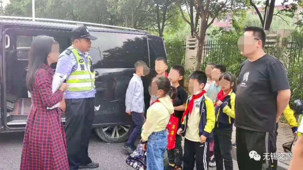 這樣的“黑校車”,你敢讓孩子坐嗎? 這樣的“黑校車”,你敢讓孩子坐嗎?