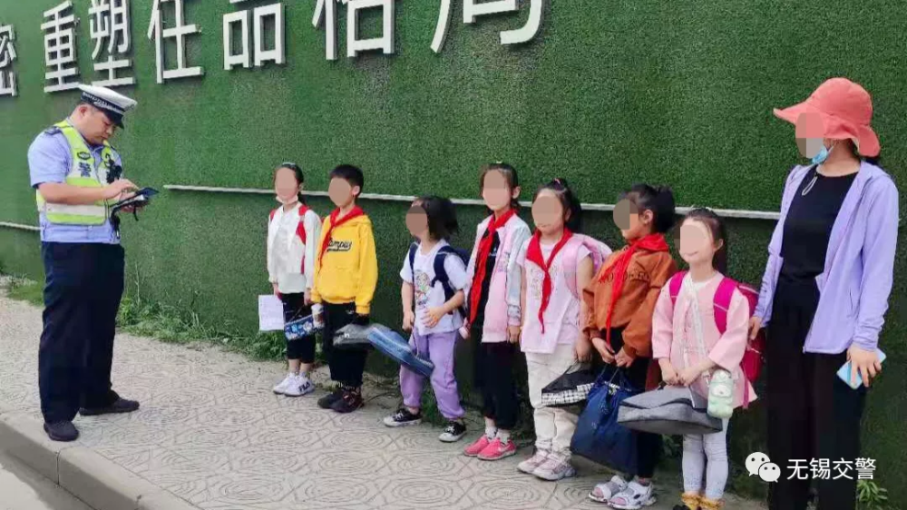 這樣的“黑校車”,你敢讓孩子坐嗎? 這樣的“黑校車”,你敢讓孩子坐嗎?