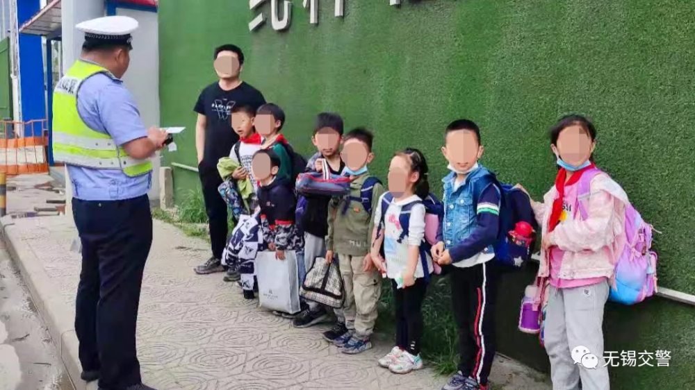 這樣的“黑校車”,你敢讓孩子坐嗎? 這樣的“黑校車”,你敢讓孩子坐嗎?