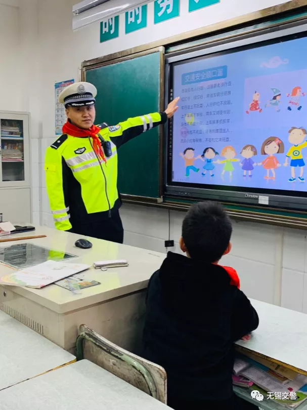 這樣的“黑校車”,你敢讓孩子坐嗎? 這樣的“黑校車”,你敢讓孩子坐嗎?