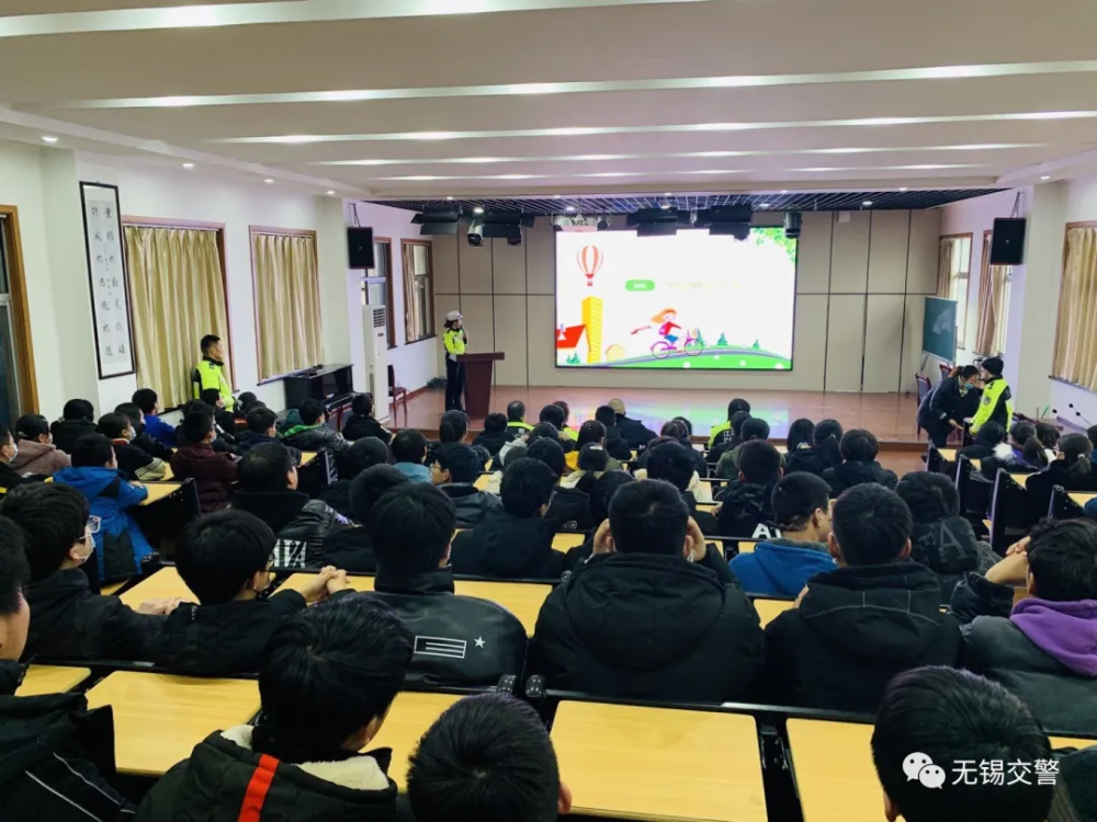 這樣的“黑校車”,你敢讓孩子坐嗎? 這樣的“黑校車”,你敢讓孩子坐嗎?