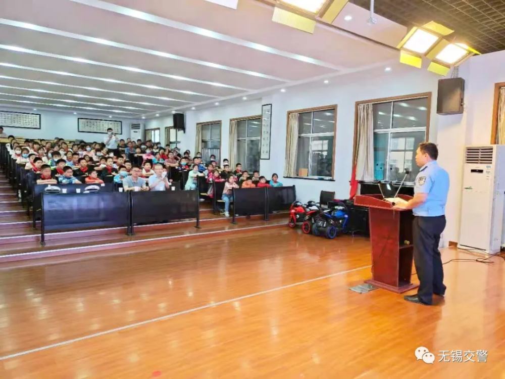 這樣的“黑校車”,你敢讓孩子坐嗎? 這樣的“黑校車”,你敢讓孩子坐嗎?