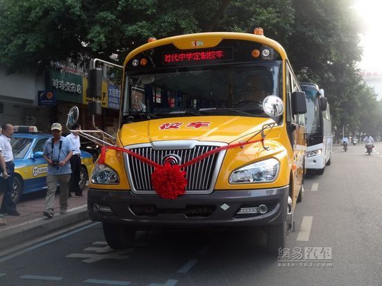 摸石頭過河 康馳攜宇通試水校車定制服務