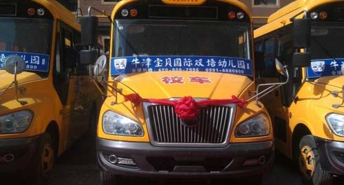 宇通“六一”獻(xiàn)禮烏魯木齊幼兒園 10輛專用校車交付 宇通“六一”獻(xiàn)禮烏魯木齊幼兒園 10輛專用校車交付