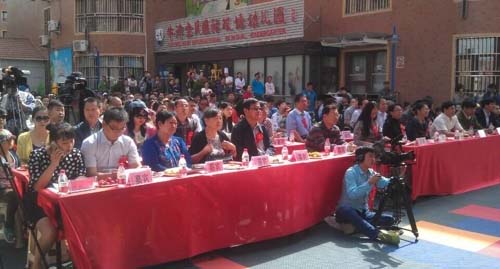 宇通“六一”獻(xiàn)禮烏魯木齊幼兒園 10輛專用校車交付 宇通“六一”獻(xiàn)禮烏魯木齊幼兒園 10輛專用校車交付