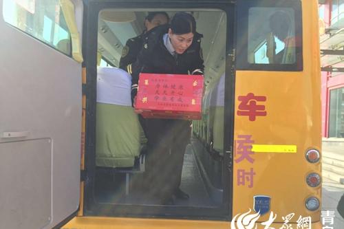 青島溫馨校車：“冬季送溫暖、衣舊暖人心”公益活動