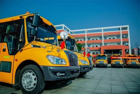 宇通客車(chē)推動(dòng)湘一校車(chē)安全規(guī)范地運(yùn)營(yíng)