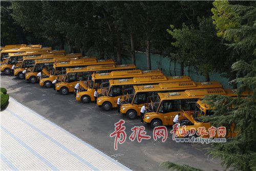 青島1900輛“大鼻子”校車自即日起進入“暑期模式”