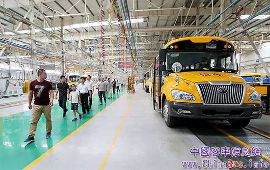 校車安全不是靠“45度角的仰望”，更需360度的行動！TA做到了