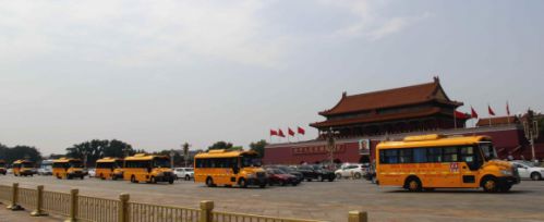 安全不放暑假　起點校車交付百輛全新校車