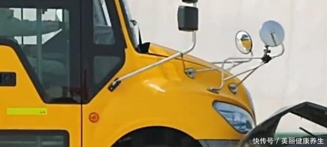 中國(guó)制造厲害了！國(guó)產(chǎn)校車暴力碰撞實(shí)驗(yàn)，家長(zhǎng)看完放心了