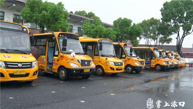 賴曉智主持召開校車安全整改調(diào)度會(huì)/ 賴曉智主持召開校車安全整改調(diào)度會(huì)