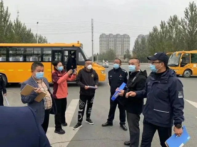 護航上學路 加好安全鎖雙城分局對全區校車進行集中“體檢” 護航上學路 加好安全鎖雙城分局對全區校車進行集中“體檢”