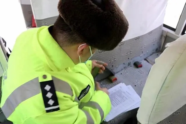 逐一檢查校車安全!大慶市倆單位聯合開展校車“體檢” 逐一檢查校車安全!大慶市倆單位聯合開展校車“體檢”