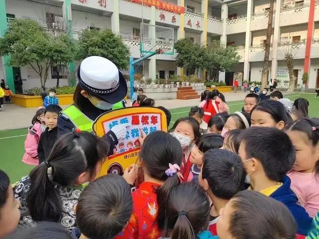 入企業,進學校 武漢交警多維度開展校車大治理 入企業,進學校 武漢交警多維度開展校車大治理