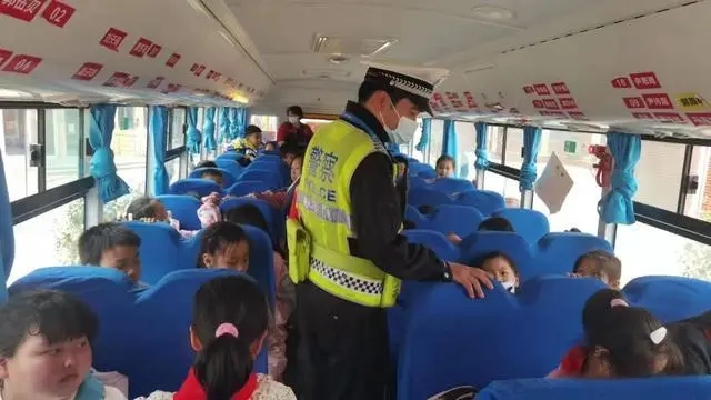 入企業,進學校 武漢交警多維度開展校車大治理 入企業,進學校 武漢交警多維度開展校車大治理