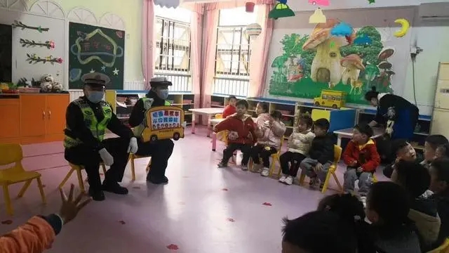 入企業,進學校 武漢交警多維度開展校車大治理 入企業,進學校 武漢交警多維度開展校車大治理