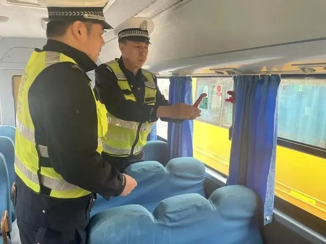 強化校車管理 筑牢出行安全 強化校車管理 筑牢出行安全