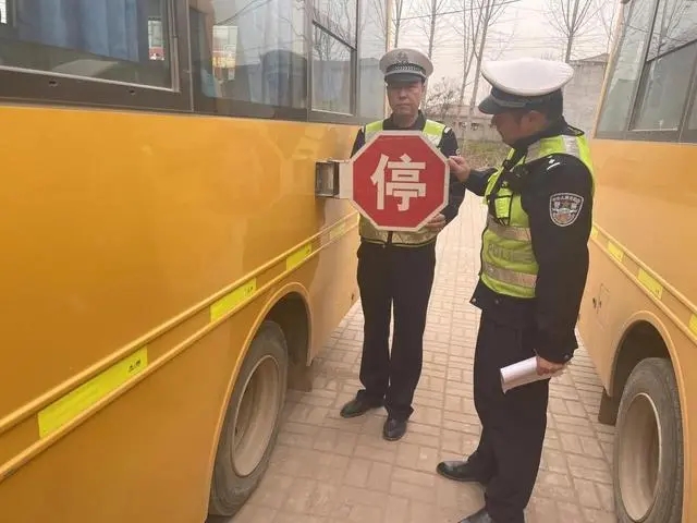 強化校車管理 筑牢出行安全 強化校車管理 筑牢出行安全