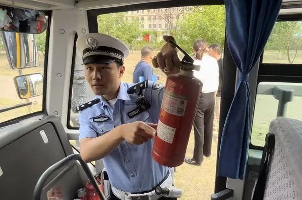 安全生產月 | 大慶交警聯合教育局開展校車安全突擊檢查及宣傳教育活動 安全生產月 | 大慶交警聯合教育局開展校車安全突擊檢查及宣傳教育活動