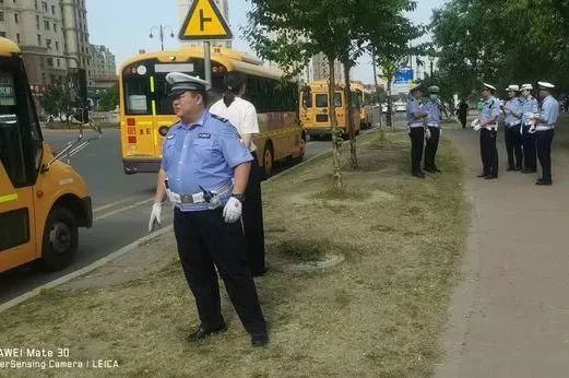 安全生產月 | 大慶交警聯合教育局開展校車安全突擊檢查及宣傳教育活動 安全生產月 | 大慶交警聯合教育局開展校車安全突擊檢查及宣傳教育活動