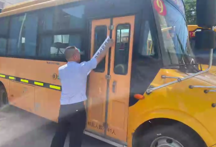 開鐵大隊聯(lián)合教育局開展校車暑期封存/ 圖片