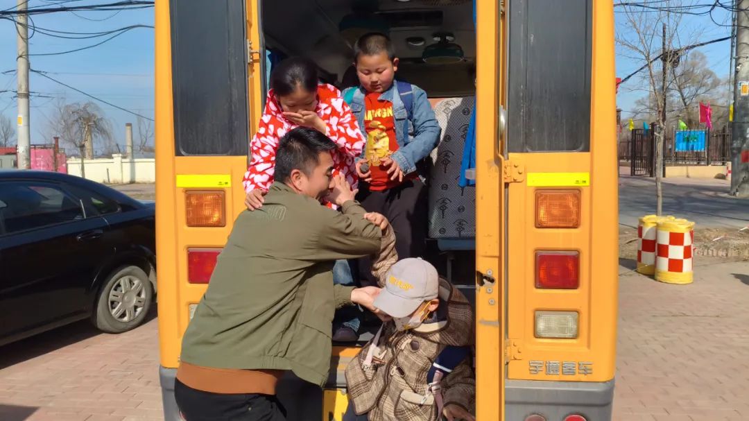 【順邁安全】校車安全應急演練 筑牢學生出行防線 圖片