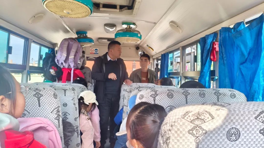 【順邁安全】校車安全應急演練 筑牢學生出行防線 圖片