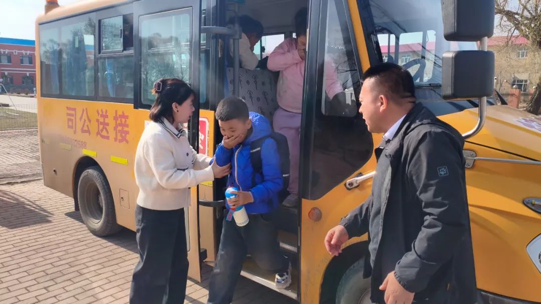 【順邁安全】校車安全應急演練 筑牢學生出行防線 圖片