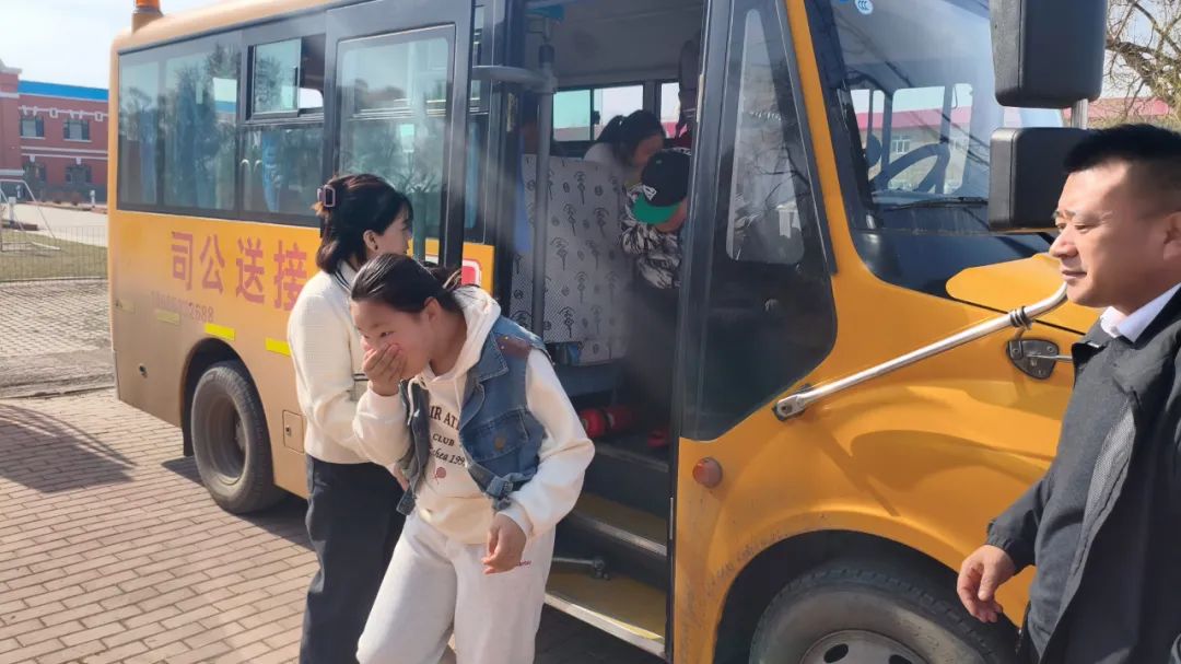 【順邁安全】校車安全應急演練 筑牢學生出行防線 圖片