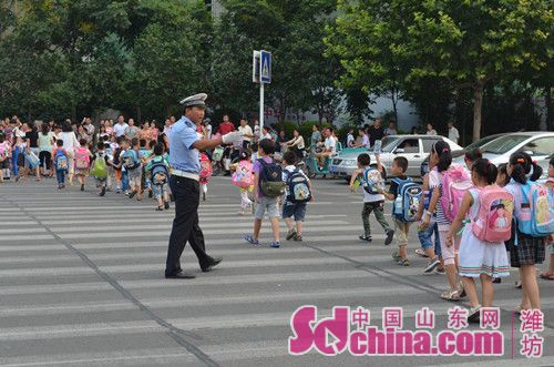 "護衛天使"責任重 "護校安園"保安全