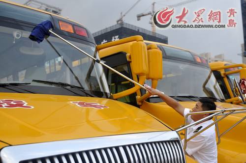 國(guó)際無車日探班青島專業(yè)校車 家長(zhǎng)學(xué)生都夸好