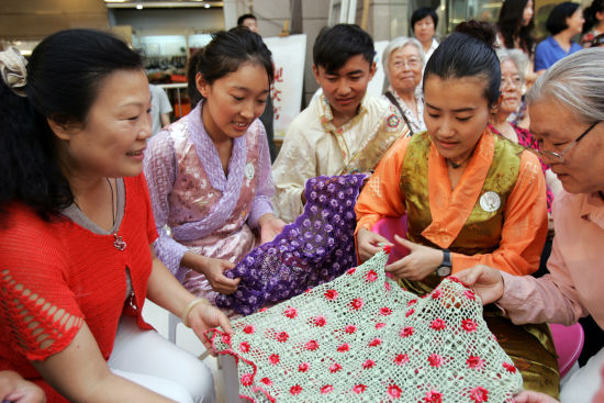 公益編織節:精心編織為西藏阿里愛心校車/