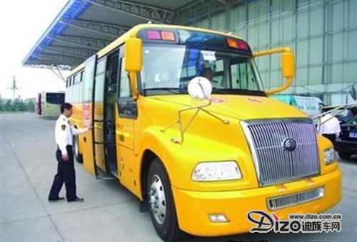 東莞規定校車司機無駕駛資格，校方處罰1至2萬元