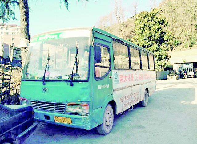 7歲小學生下車時遭拖行身亡 保康全縣無一正規校車 7歲小學生下車時遭拖行身亡 保康全縣無一正規校車