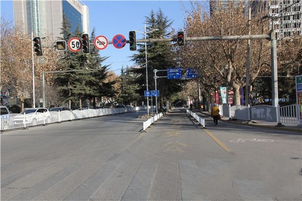 渭南城區首條公交校車、公共汽車專用車道今通車