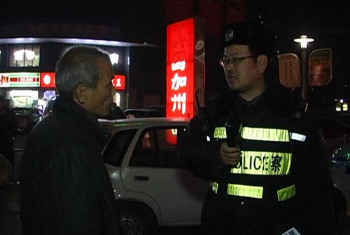 駕駛人喝酒解乏 開校車上路被查處 駕駛人喝酒解乏 開校車上路被查處